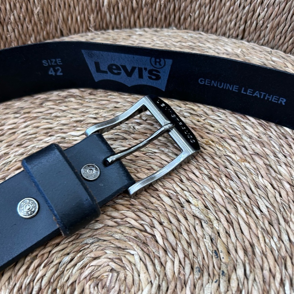 Levi's Black Leather Belt for Men Size 42